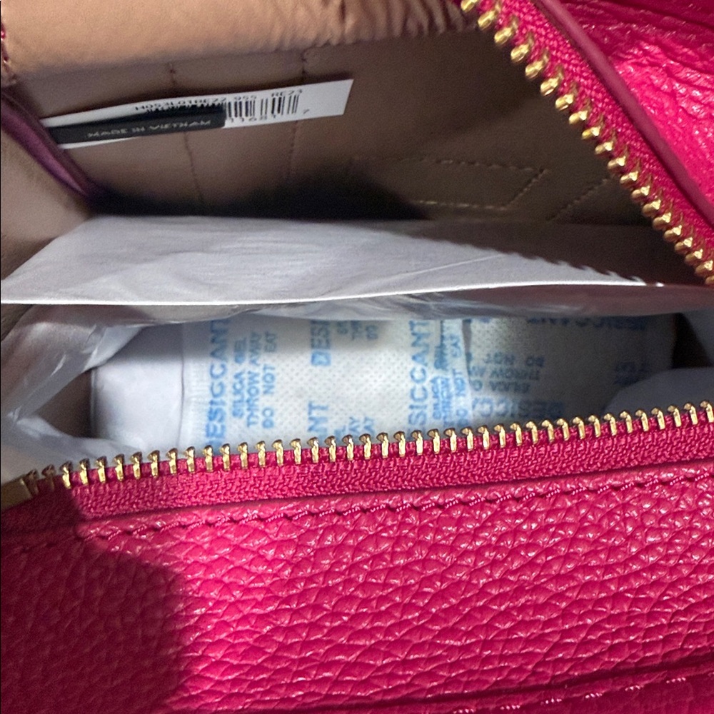 Marc Jacobs The Leather Crossbody Mini Tote Bag In Lipstick Pink BNWT - Picture 13 of 13